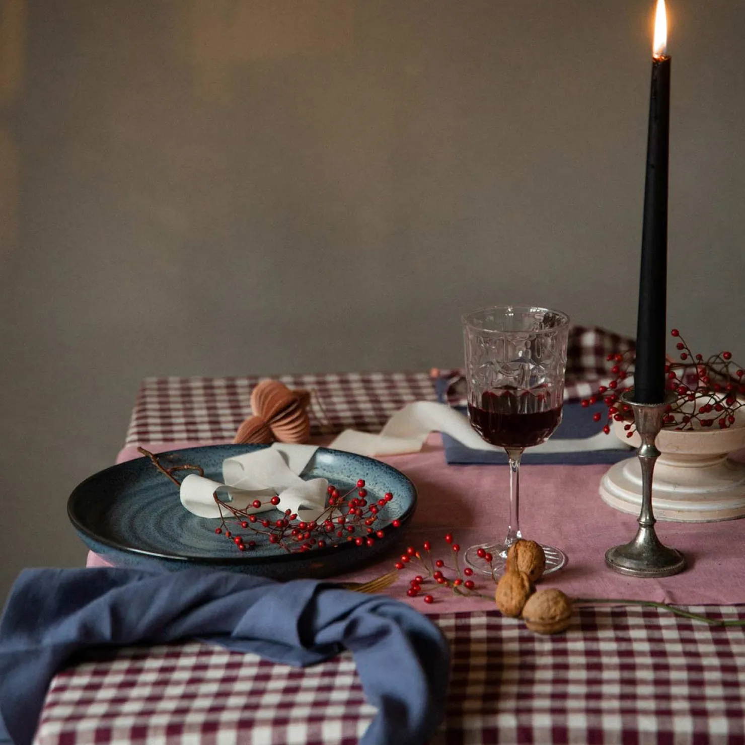 Table Linens>Piglet in Bed Linen Table Runner Raspberry