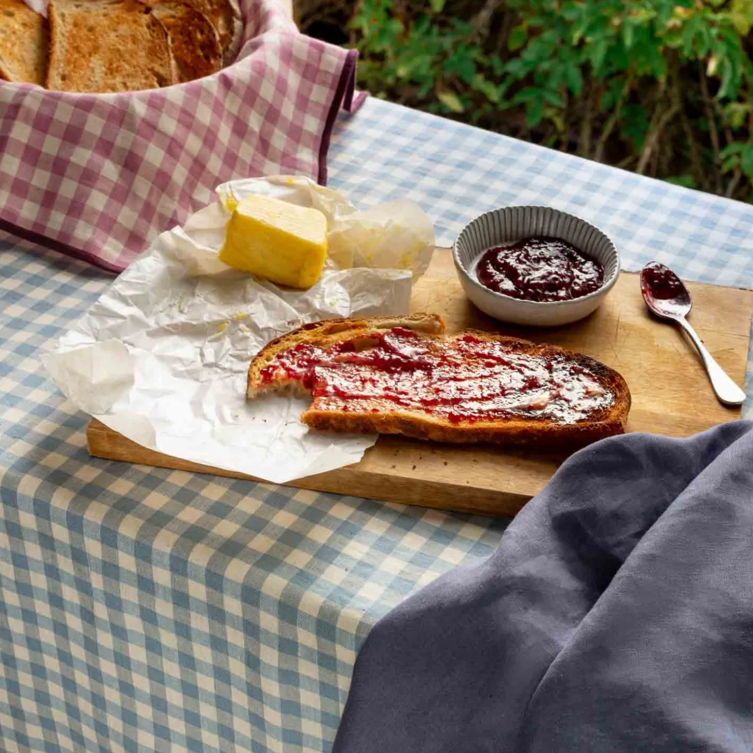 Table Linens>Piglet in Bed 100% Linen Tablecloth Warm Blue Gingham